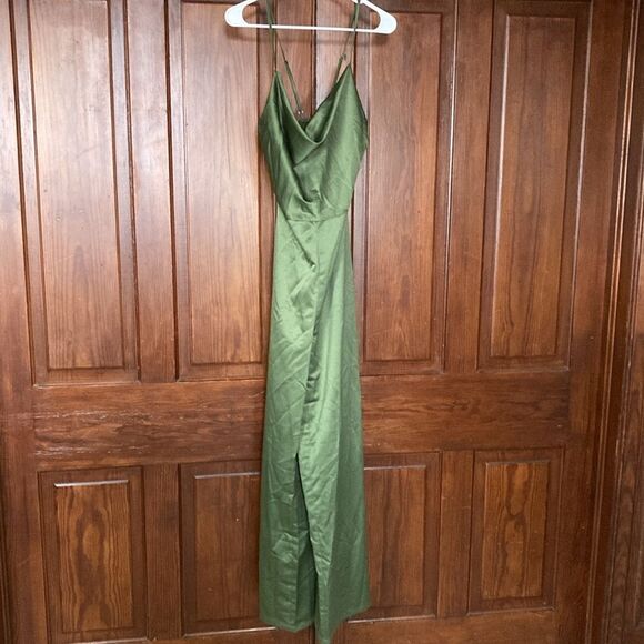 Pretty Little Thing NWT Khaki Green Satin Cowl Cross Back Jumpsuit Sz 10 - Picture 1 of 11